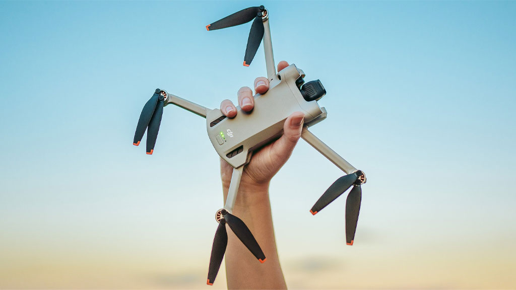 پهپاد کوچک برای فیلمبرداری و عکاسی